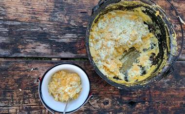 No, apoi când mereți la stâni, să mâncațʼ (nu să gustațʼ) Balmoș!